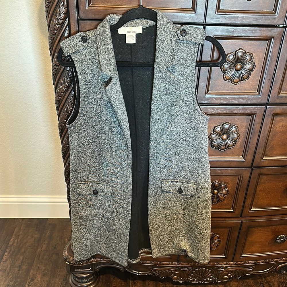 Chic Gray Sleeveless Vest